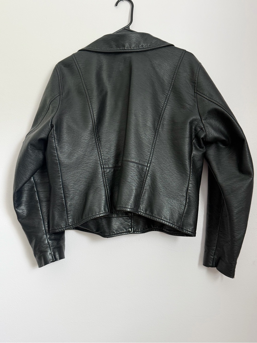 Torrid Black Faux Leather Moto Jacket Size 2 Cropped Silver Hardware - Picture 4 of 10